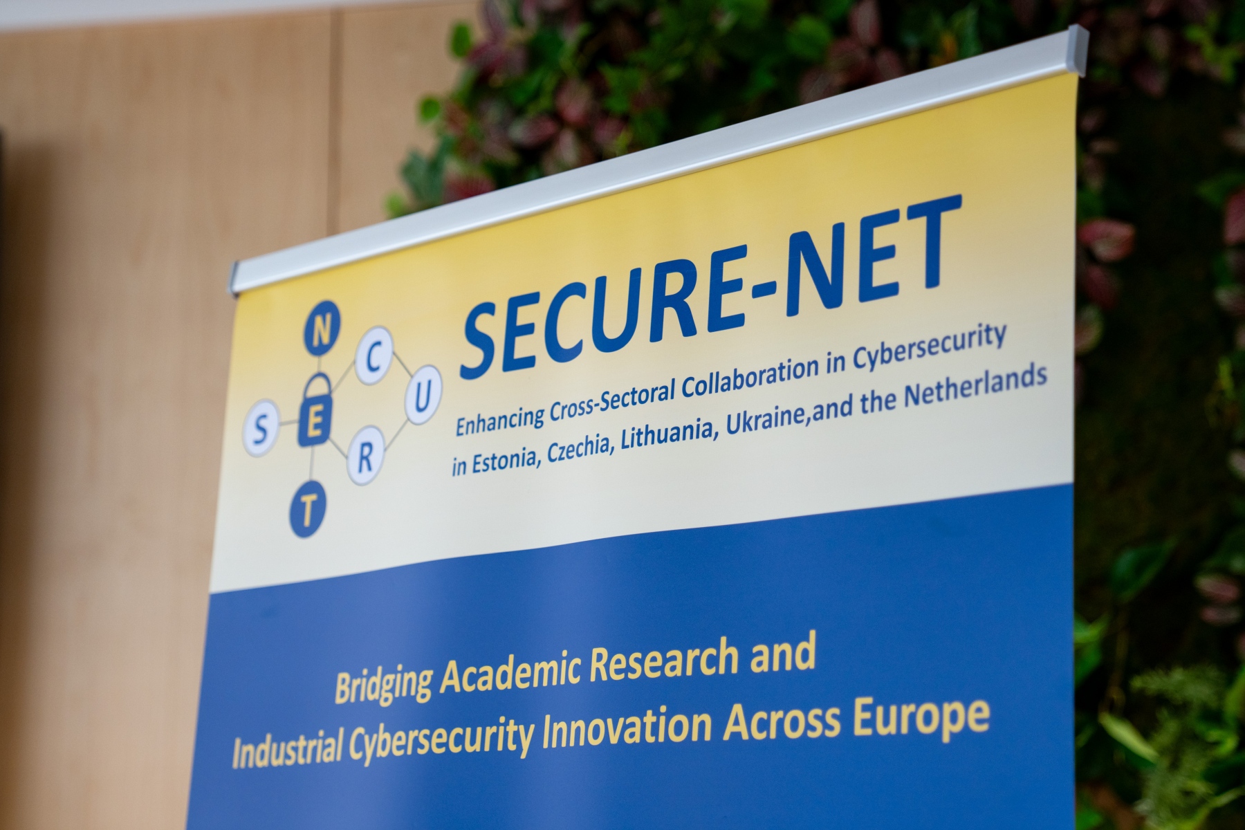 SECURE-NET Poster close-up